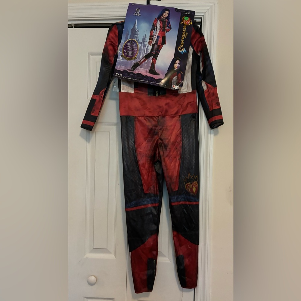 •Evie •Descendants Costume